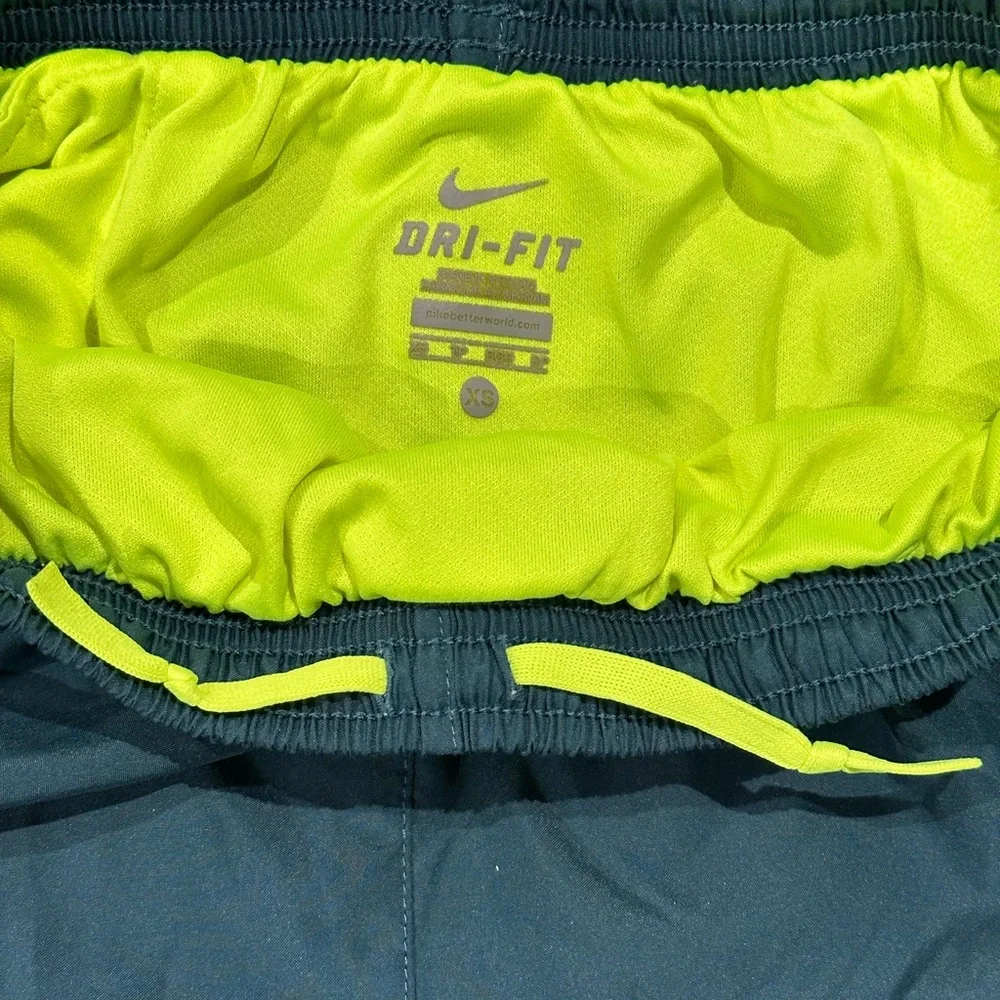 Nike Dri-Fit Running Shorts Women’s XS Athletic Workout Neon Trim Lined